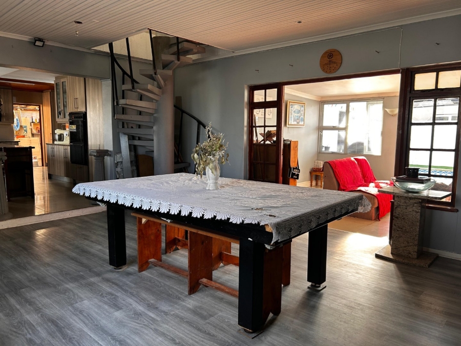5 Bedroom Property for Sale in Colorado Park Western Cape